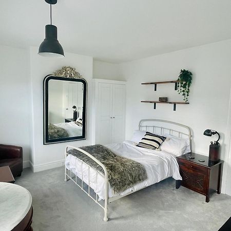 Newly Refurbished City Centre House With Parking Эксетер Экстерьер фото