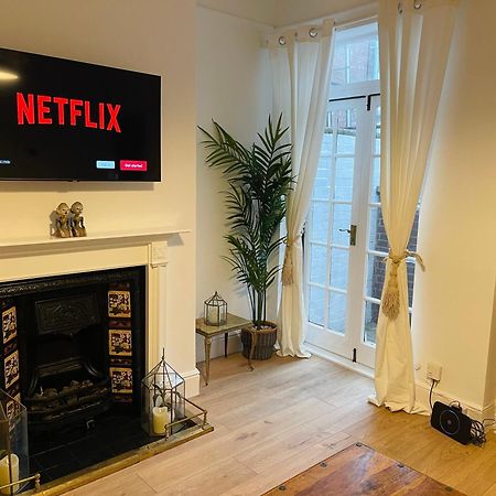 Newly Refurbished City Centre House With Parking Эксетер Экстерьер фото