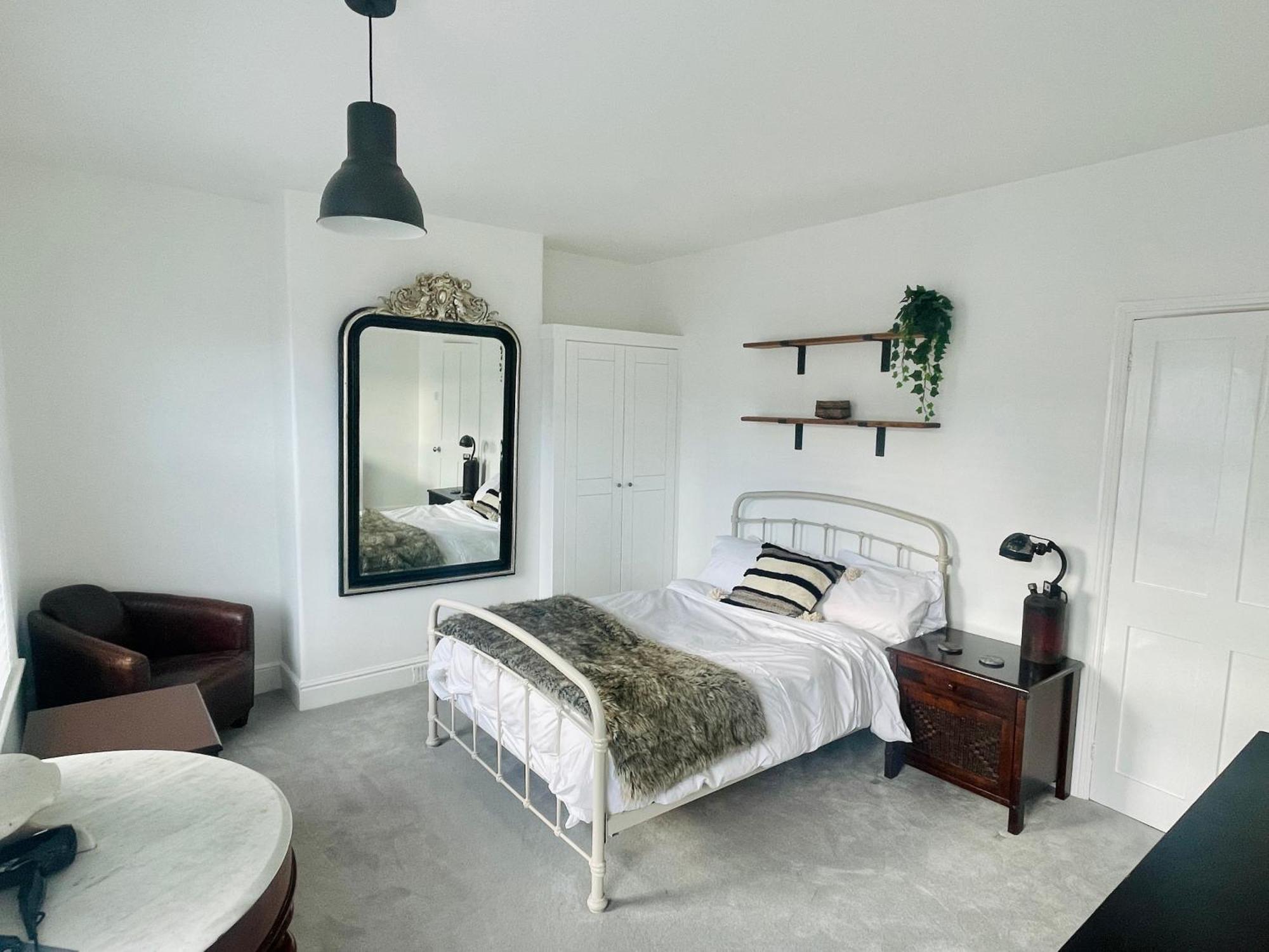 Newly Refurbished City Centre House With Parking Эксетер Экстерьер фото