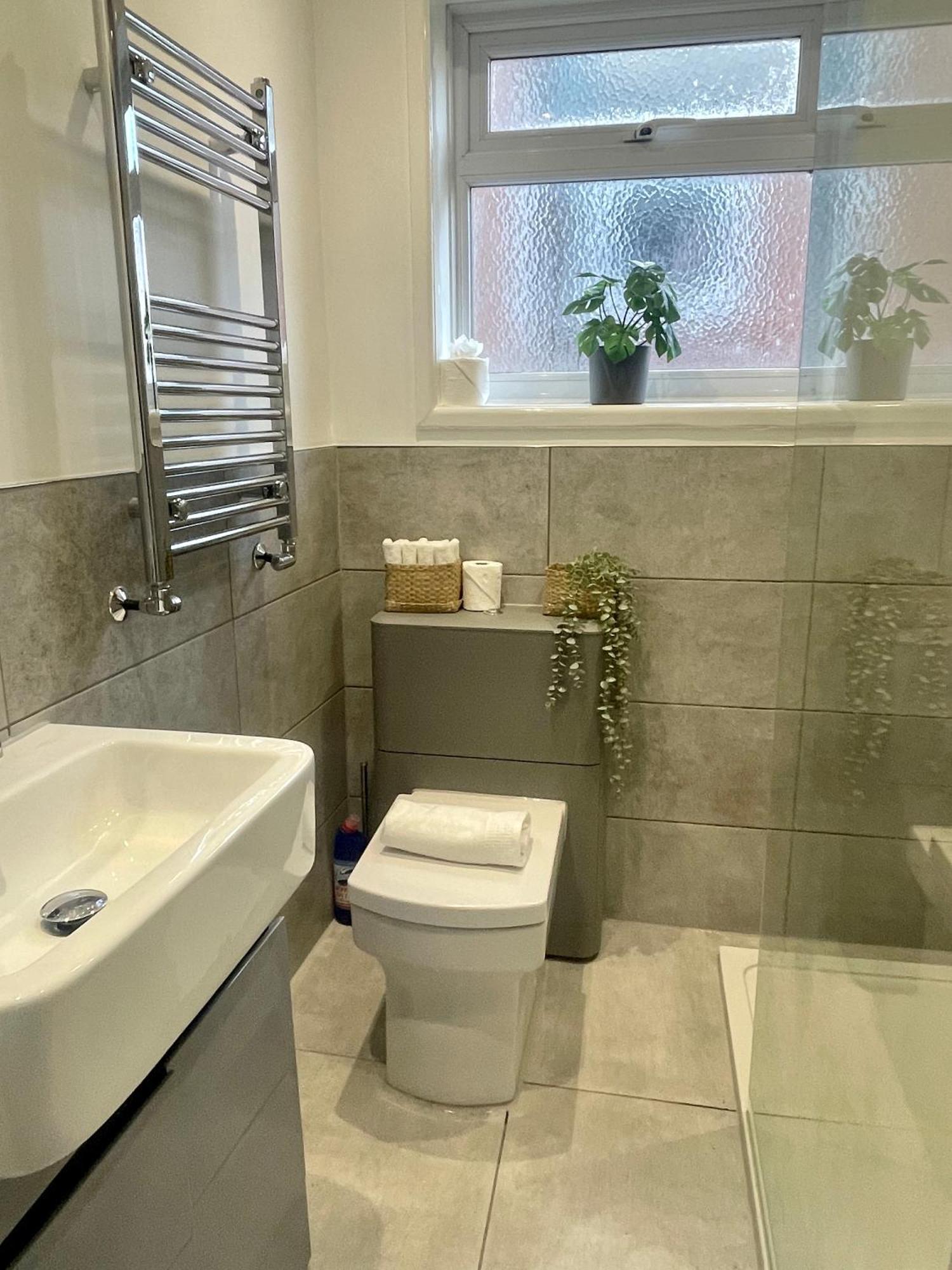 Newly Refurbished City Centre House With Parking Эксетер Экстерьер фото