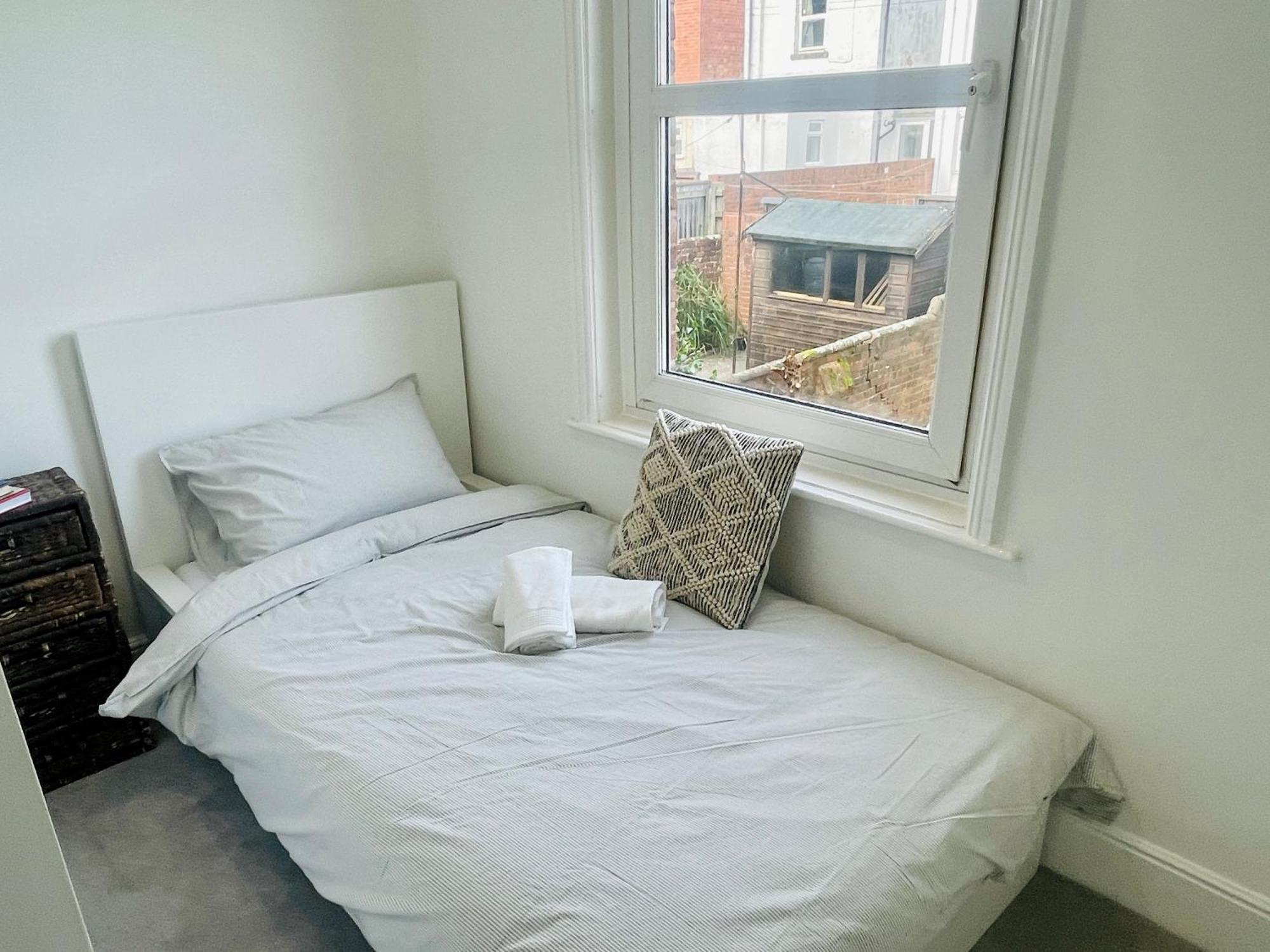 Newly Refurbished City Centre House With Parking Эксетер Экстерьер фото